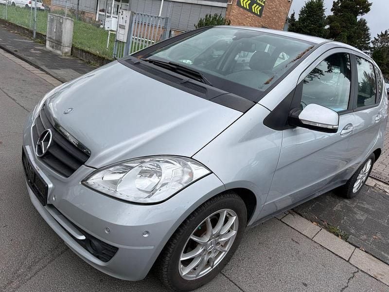 Gebraucht Mercedes A160 95 PS (69 kW) 2011 Silber Van / Kleinbus