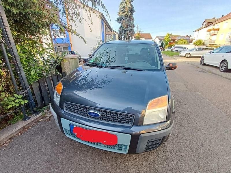 Grau Gebraucht 2006 Ford Fusion Ambiente Limousine | 1.950 € (Fairer Preis) - Bild 1/4