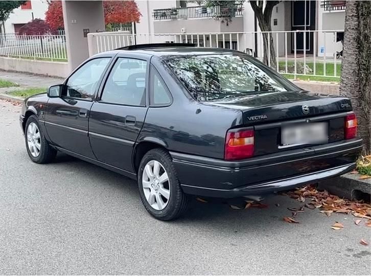 Schwarz Gebraucht 1992 Opel Vectra Limousine | 3.500 € - Bild 1/1