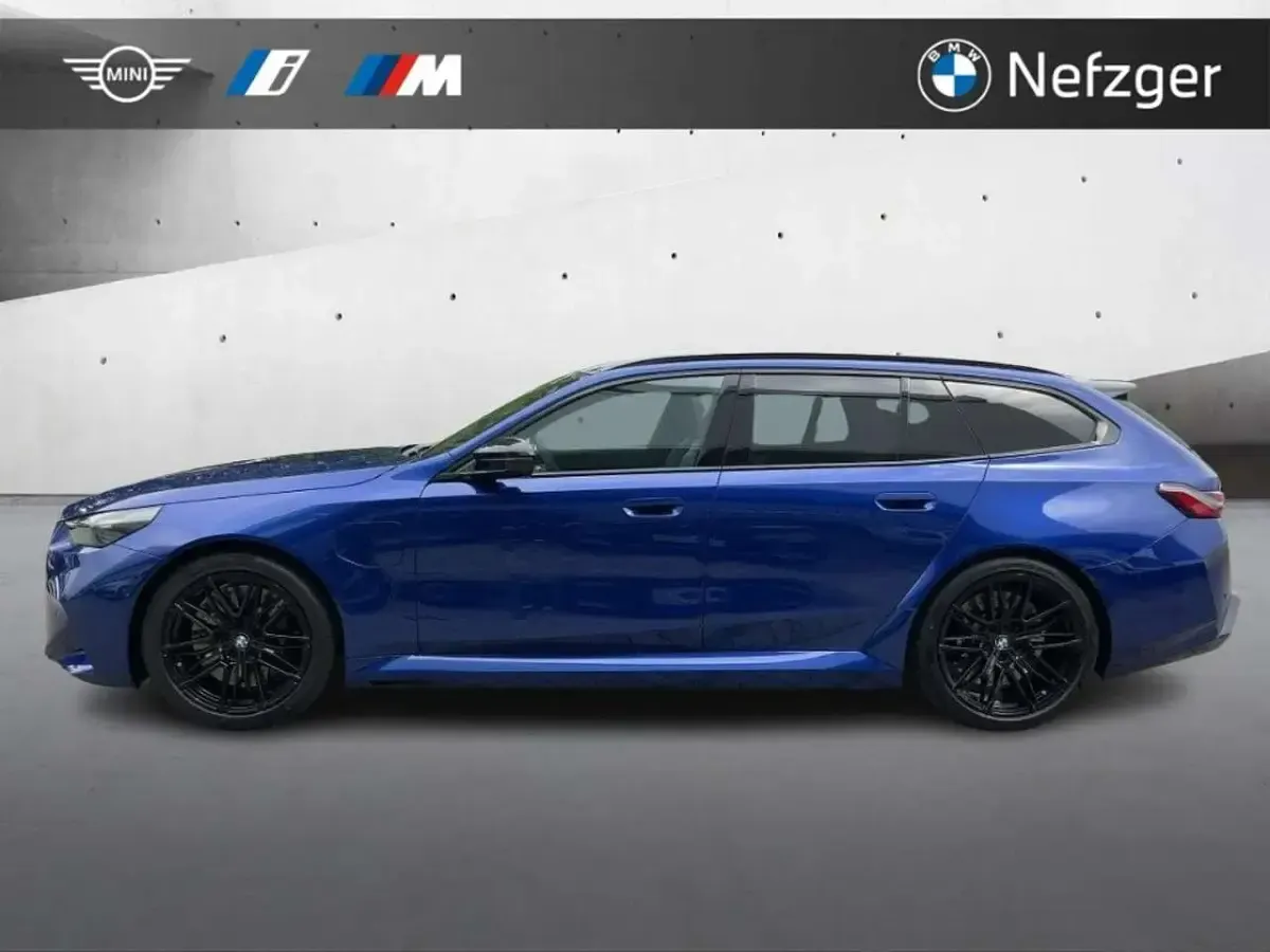 Neu BMW M5 Sport Line 727 PS (534 kW) 2026 Marina bay blau metallic Kombi