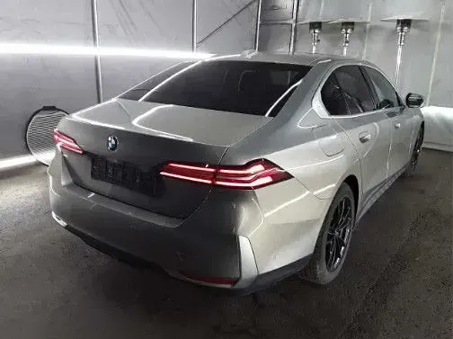 Gebraucht BMW 520 Performance 197 PS (144 kW) 2024 Grau Limousine