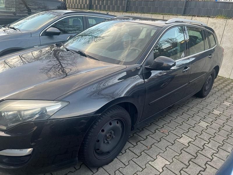 Schwarz Gebraucht 2011 Renault Laguna III Kombi | 2.800 € (Guter Preis) - Bild 1/4