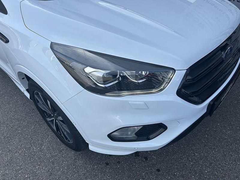 Gebraucht Ford Kuga ST-Line 150 PS (110 kW) 2019 Weiß SUV