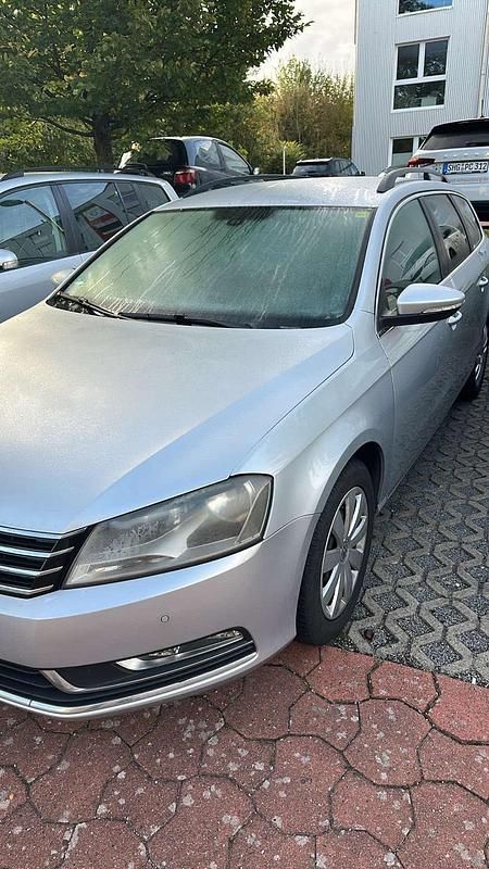 Silber Gebraucht 2012 VW Passat Comfortline Kombi | 4.850 € (Fairer Preis) - Bild 1/4