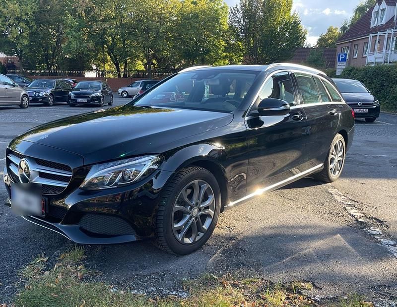Grau Gebraucht 2015 Mercedes 220 Kombi | 9.500 € (Fairer Preis) - Bild 1/4
