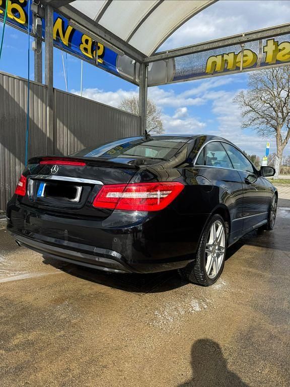 Gebraucht Mercedes E250 AMG 204 PS (150 kW) 2009 Schwarz Coupé