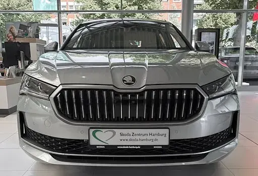 Neu Skoda Superb LAURIN & KLEMENT 204 PS (150 kW) 2026 Silber Kombi
