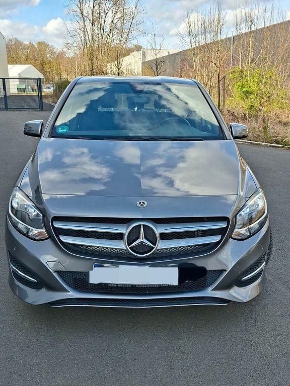 Gebraucht Mercedes B180 122 PS (89 kW) 2018 Grau Van / Kleinbus