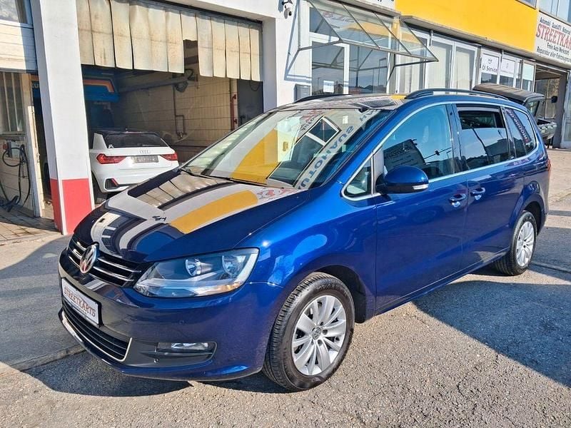 Gebraucht VW Sharan Comfortline 150 PS (110 kW) 2017 Blau Van / Kleinbus