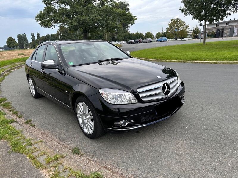 Schwarz Gebraucht 2007 Mercedes C200 Avantgarde Limousine | 14.900 € - Bild 1/4