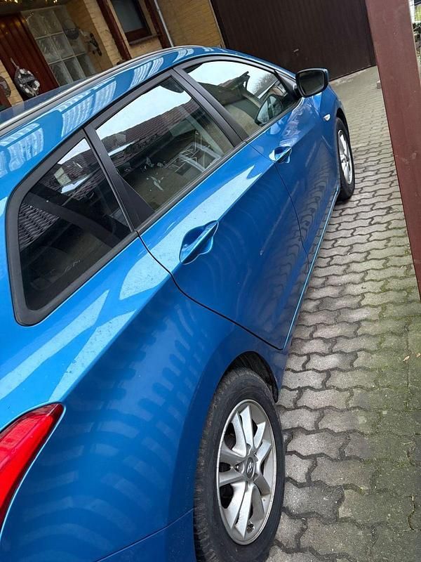 Gebraucht Hyundai i30 Style 110 PS (80 kW) 2016 Blau Kombi