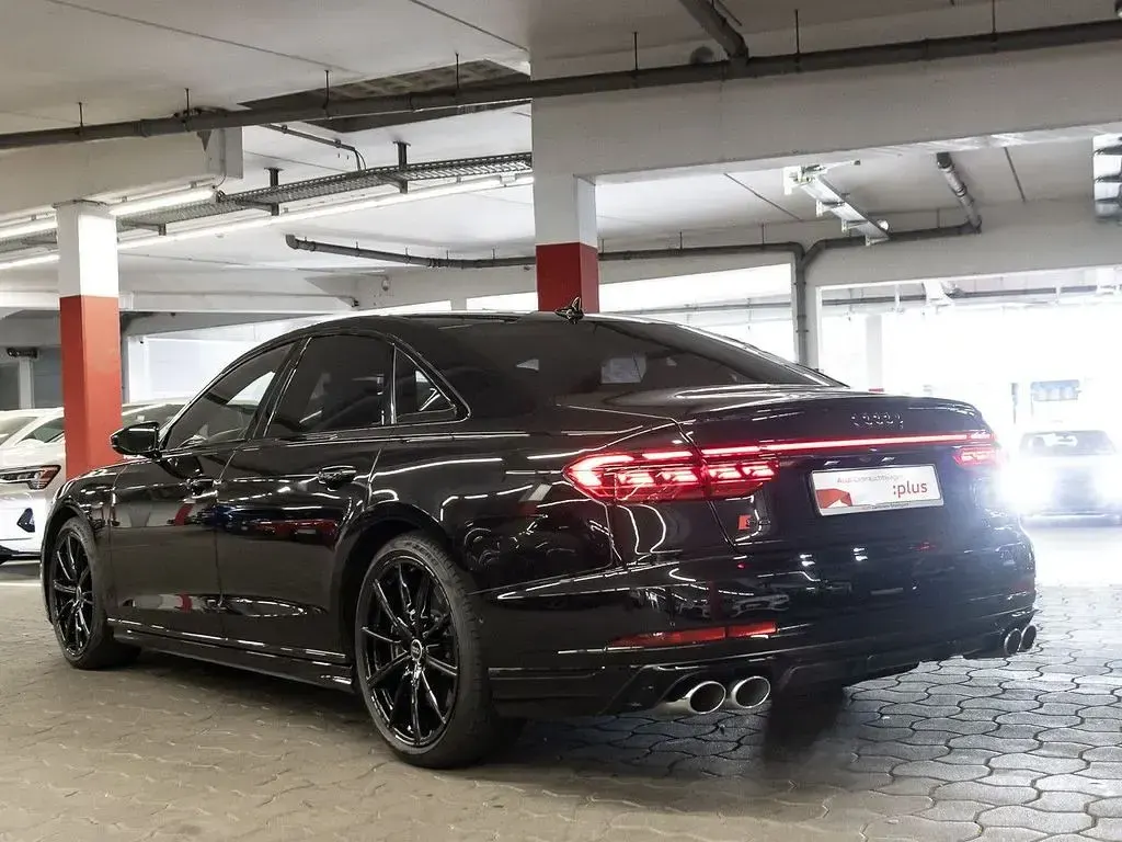 Gebraucht Audi S8 Ambiente 571 PS (419 kW) 2023 Mythosschwarz metallic Limousine