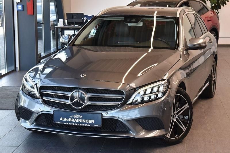Grau Gebraucht 2020 Mercedes C300e Avantgarde Limousine | 24.750 € (Fairer Preis) - Bild 1/4
