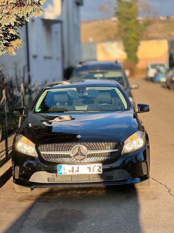 Gebraucht Mercedes A160 102 PS (75 kW) 2017 Schwarz Limousine