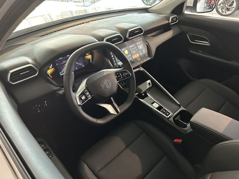 Gebraucht MG ZS Luxury 197 PS (144 kW) 2024 Dover white uni Limousine