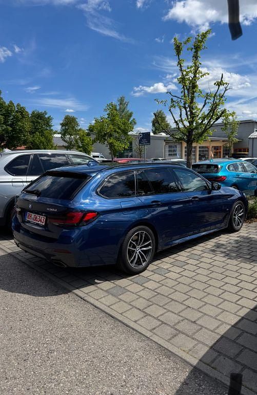 Gebraucht BMW 530 M Sport 286 PS (210 kW) 2021 Blau Kombi
