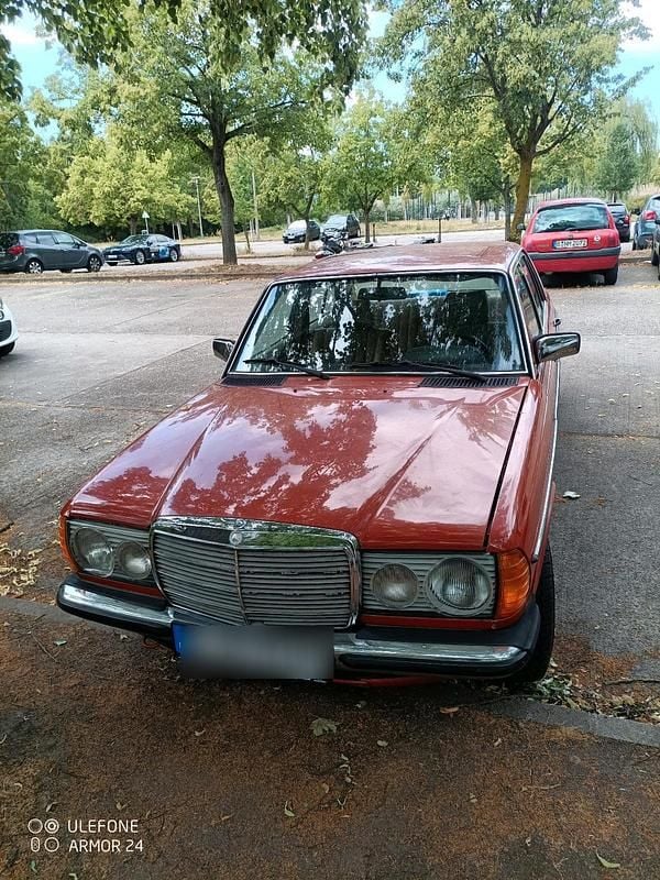 Gebraucht Mercedes 300 88 PS (64 kW) 1981 Rot Limousine