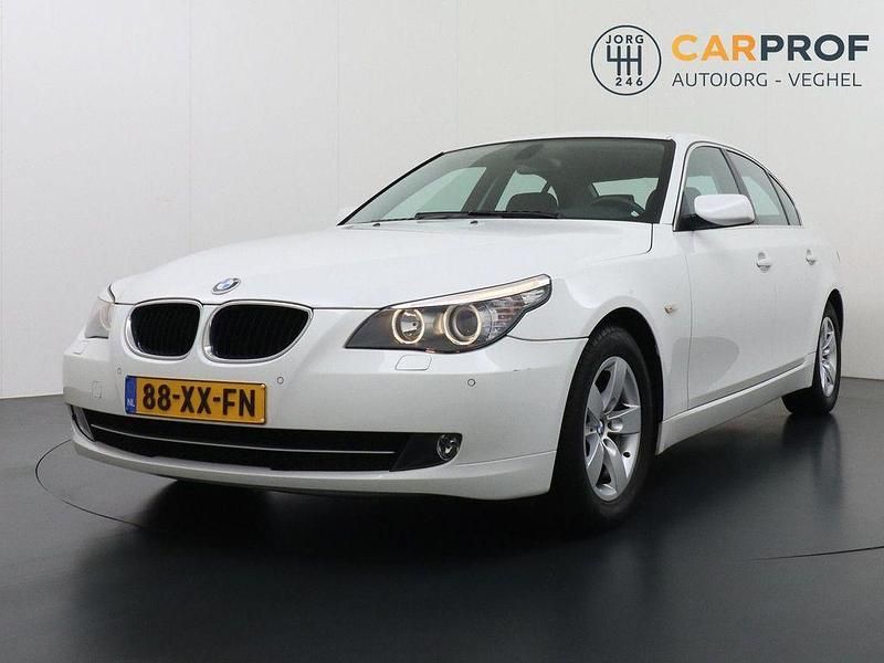 Weiß Gebraucht 2007 BMW 520 Limousine | 6.995 € (Fairer Preis) - Bild 1/4
