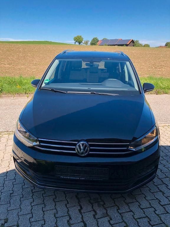 Schwarz Gebraucht 2017 VW Touran Highline Van / Kleinbus | 15.990 € (Guter Preis) - Bild 1/4