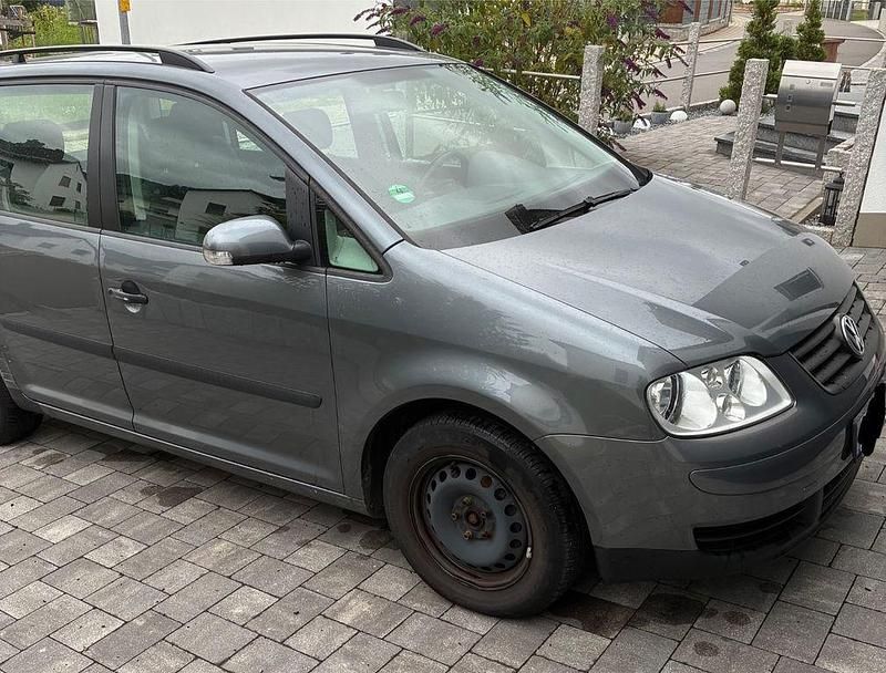 Grau Gebraucht 2003 VW Touran Basis Van / Kleinbus | 2.300 € (Fairer Preis) - Bild 1/4