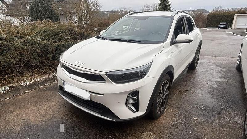 Weiß Gebraucht 2022 Kia Stonic Platinum SUV | 18.900 € (Fairer Preis) - Bild 1/4