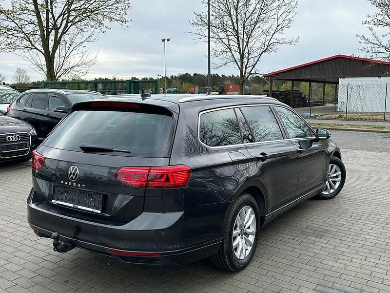 Gebraucht VW Passat 122 PS (89 kW) 2021 Grau Limousine