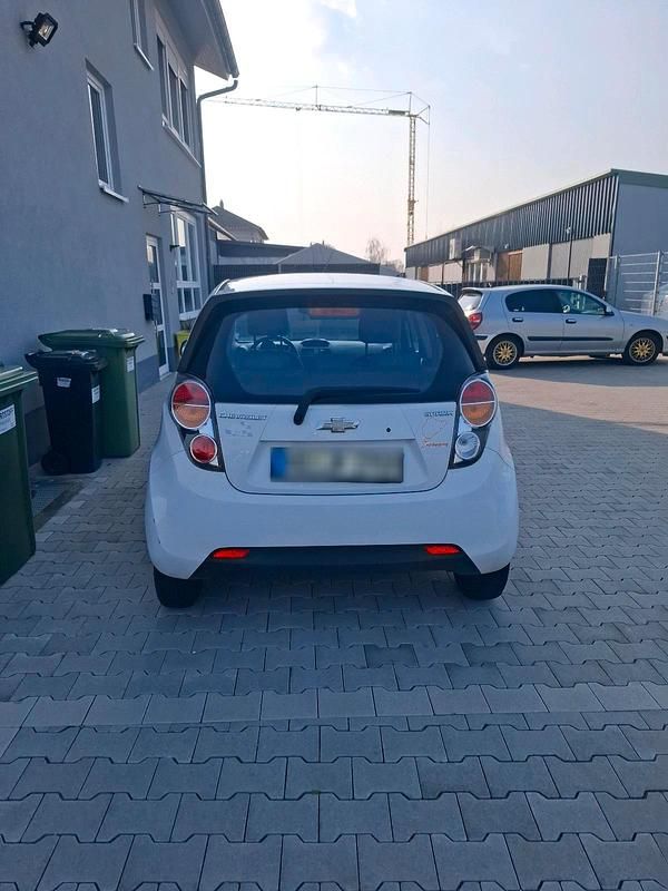 Gebraucht Chevrolet Spark 67 PS (49 kW) 2010 Weiß Kleinwagen