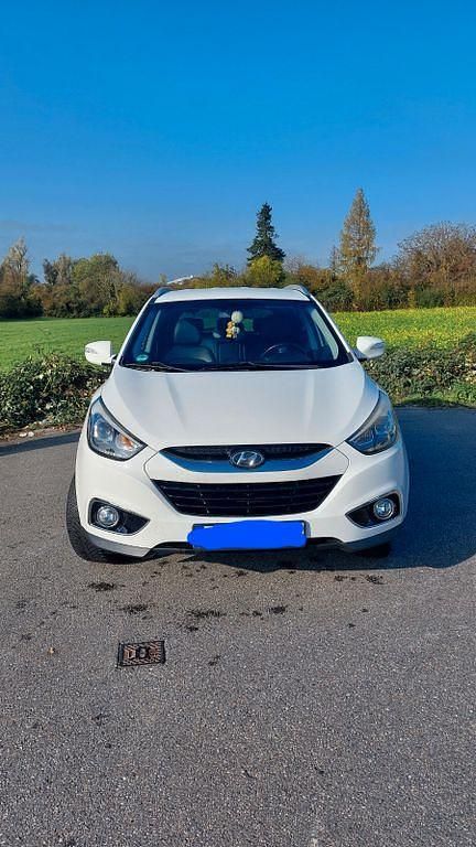Weiß Gebraucht 2014 Hyundai ix35 Edition SUV | 9.600 € (Fairer Preis) - Bild 1/4