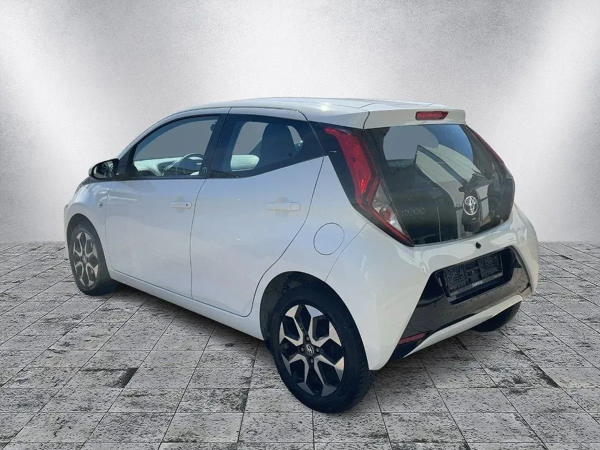Gebraucht Toyota Aygo Team 72 PS (52 kW) 2022 Weiß Kleinwagen