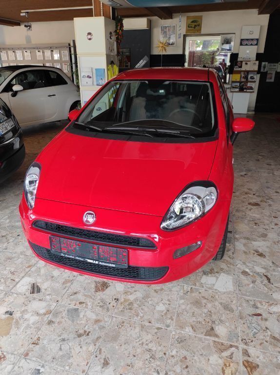 Rot Gebraucht 2017 Fiat Punto Kleinwagen | 6.800 € (Fairer Preis) - Bild 1/4