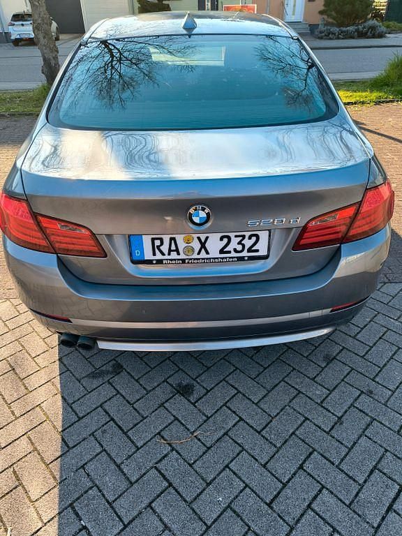 Gebraucht BMW 520 184 PS (135 kW) 2012 Grau Limousine