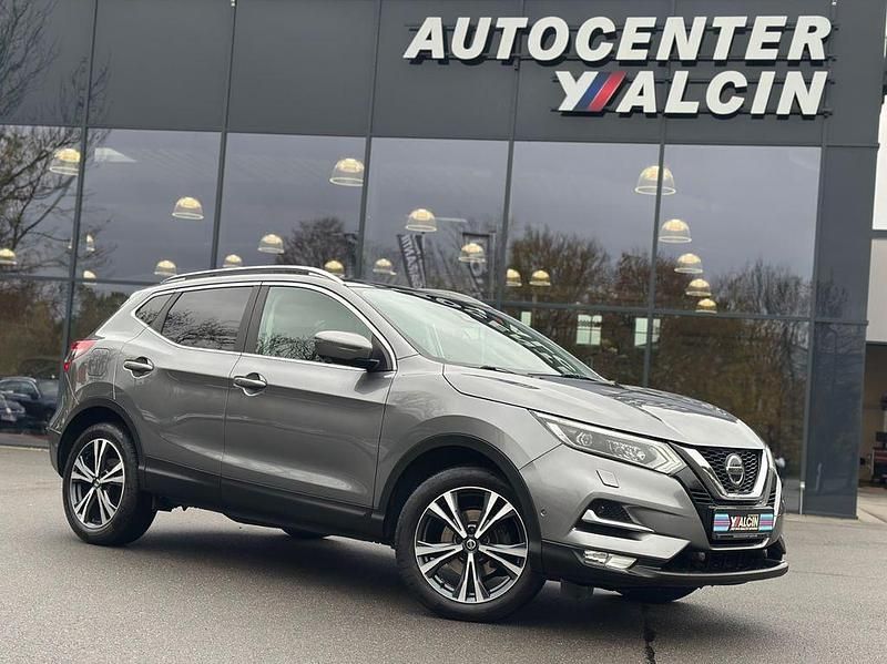 Grau Gebraucht 2019 Nissan Qashqai N-Connecta SUV | 14.890 € (Fairer Preis) - Bild 1/4