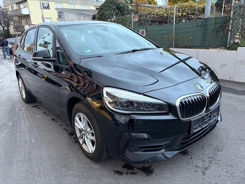 Schwarz Gebraucht 2019 BMW 218 Active Tourer Van / Kleinbus | 15.999 € (Fairer Preis) - Bild 1/4