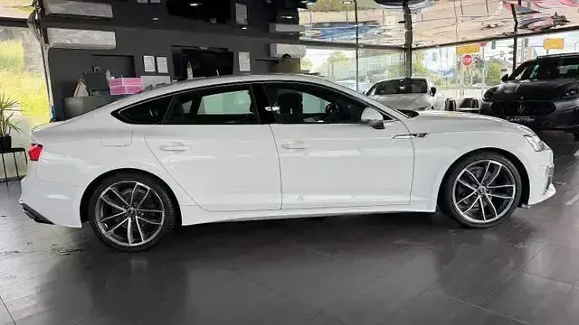 Gebraucht Audi A5 Sportback S-Line 163 PS (119 kW) 2022 Ibisweiss Kleinwagen