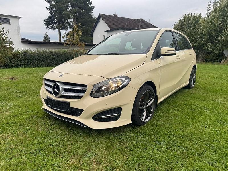 Beige Gebraucht 2019 Mercedes B200 Van / Kleinbus | 18.990 € (Fairer Preis) - Bild 1/4