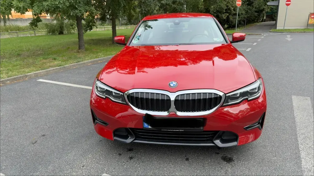 Gebraucht BMW 320 Advantage 190 PS (139 kW) 2022 Rot Limousine