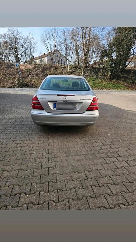 Gebraucht Mercedes E200 154 PS (113 kW) 2005 Silber Limousine