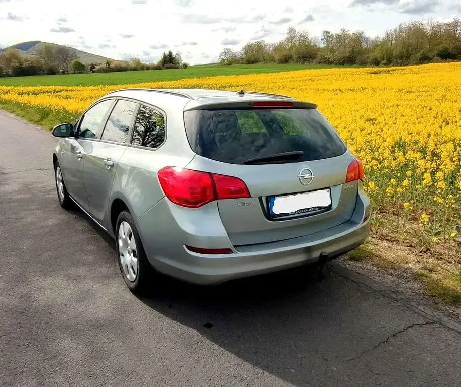 Second-hand Opel Astra Selection 101 CP (74 kW) 2011 Gri Break