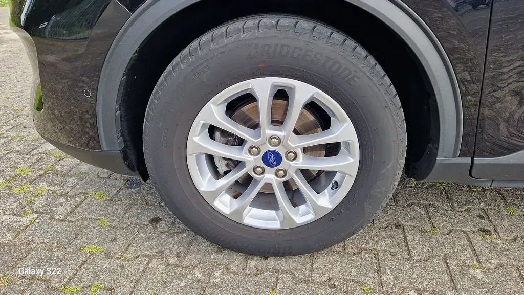 Gebraucht Ford Kuga Titanium 120 PS (88 kW) 2023 Schwarz SUV