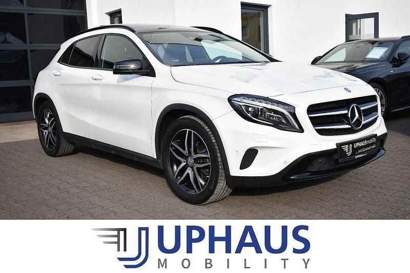 Weiß Gebraucht 2015 Mercedes GLA180 Night SUV | 14.980 € (Fairer Preis) - Bild 1/4