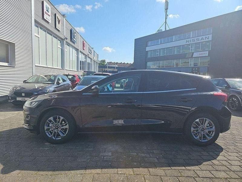 Neu Ford Focus Titanium 125 PS (91 kW) 2025 Agate black metallic Limousine