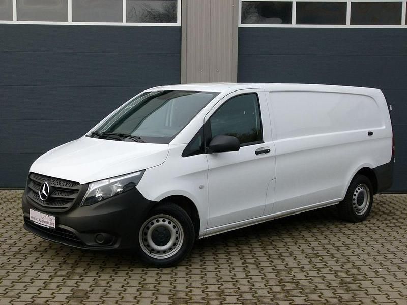 Weiß Gebraucht 2023 Mercedes Vito Limousine | 30.999 € (Fairer Preis) - Bild 1/4