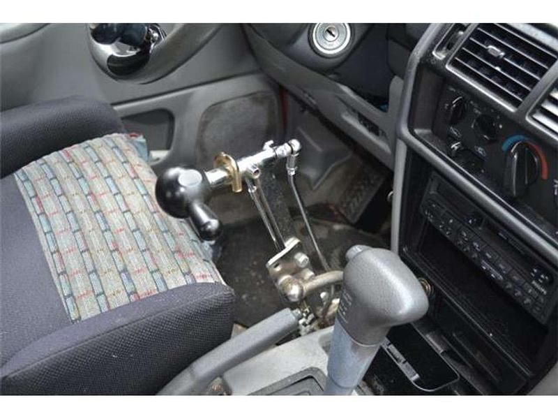 Gebraucht Mitsubishi Space Runner 122 PS (89 kW) 1996 Rot Van / Kleinbus