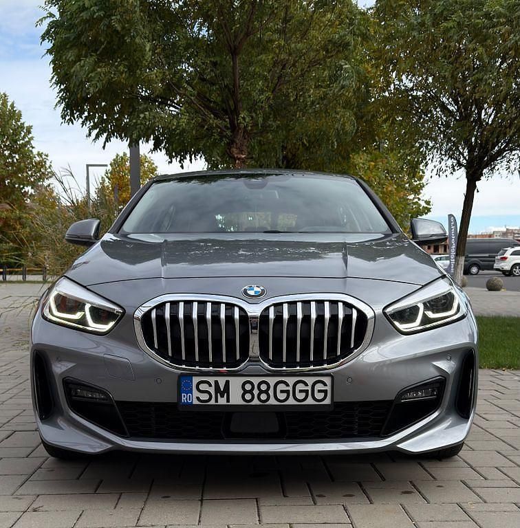 Grau Gebraucht 2024 BMW 118 Sport Line Kleinwagen | 27.800 € (Etwas zu teuer) - Bild 1/4