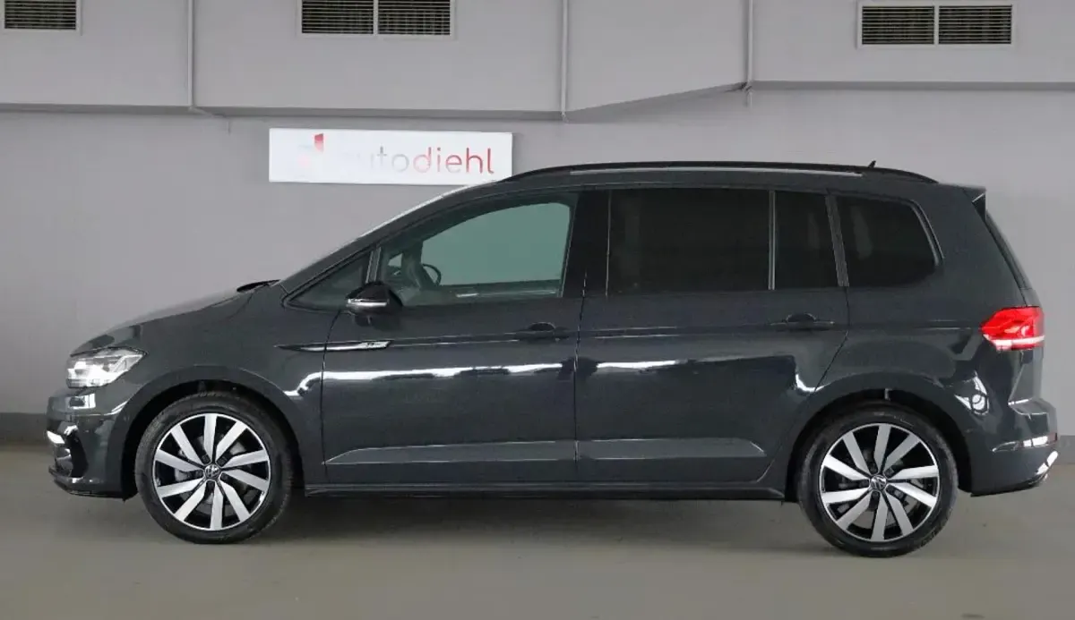 Gebraucht VW Touran Highline 150 PS (110 kW) 2025 Grau Van / Kleinbus