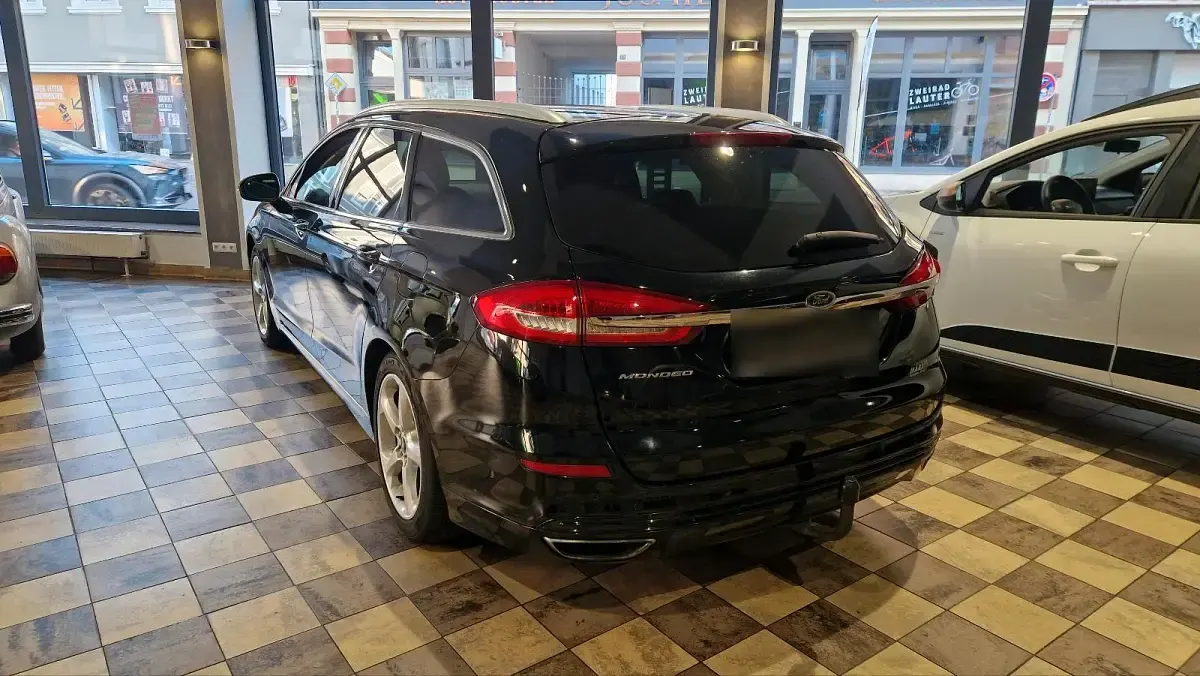 Gebraucht Ford Mondeo Titanium 180 PS (132 kW) 2018 Schwarz Kombi