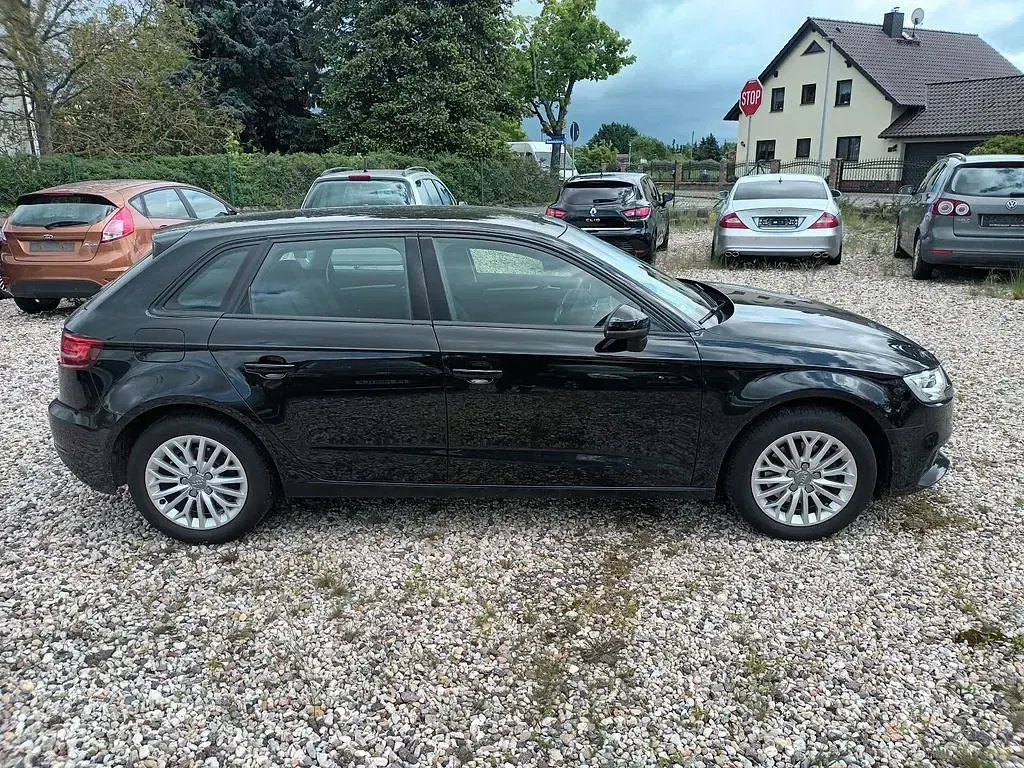 Używany Audi A3 Comfort 150 KM (110 kW) 2018 Czarny Sedan/Limuzyna