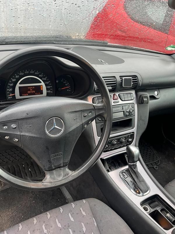 Gebraucht Mercedes C180 142 PS (104 kW) 2003 Silber Coupé