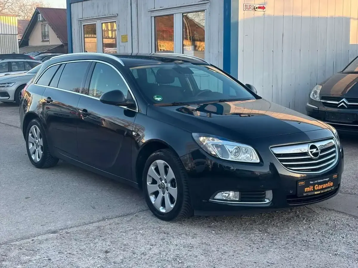 Używany Opel Insignia Active 160 KM (117 kW) 2013 Czarny Sedan/Limuzyna