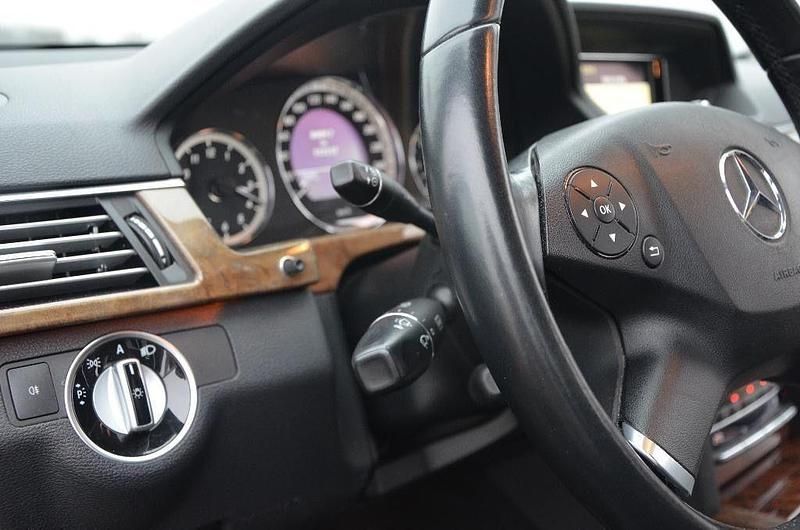 Gebraucht Mercedes E300 231 PS (169 kW) 2010 Schwarz Limousine